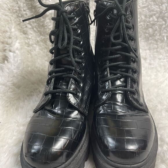 Qupid Black Croc print lace up Combat boots chunky soles side zipper EUR SZ40 - Picture 7 of 12